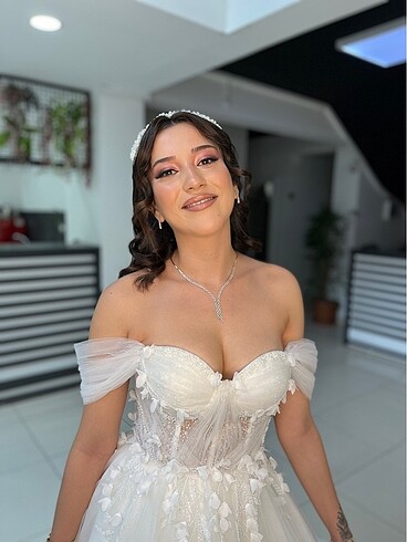 Tasarımcı Çiçekli Balenli Helen model Gelinlik