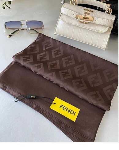 Fendi eşarp