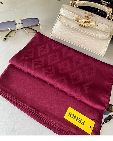 Fendi eşarp