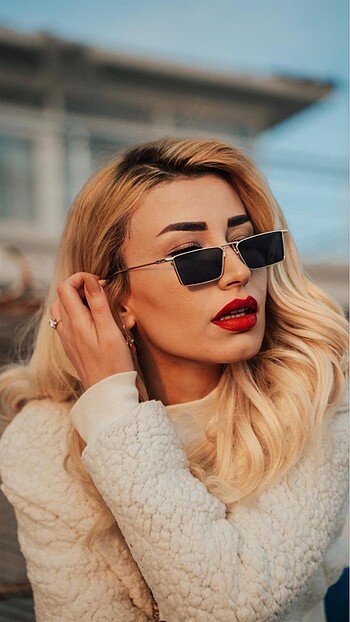 Dikdörtgen Siyah Camlı Gold Çerçeveli Unisex Güneş Gözlüğü