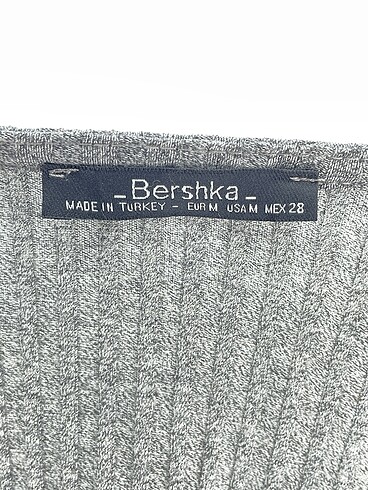 m Beden gri Renk Bershka T-shirt %70 İndirimli.