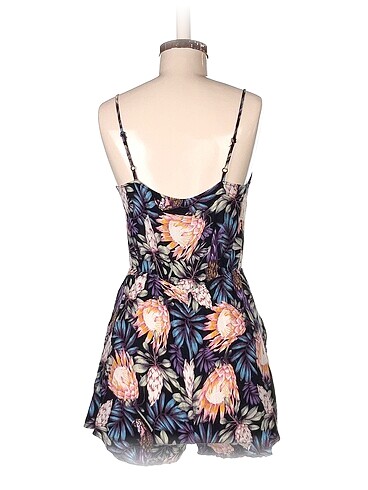 36 Beden H&M Kısa Tulum %70 İndirimli.