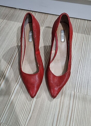 Guess kırmızı deri stiletto