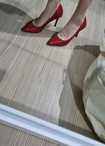 38 Beden Guess kırmızı deri stiletto