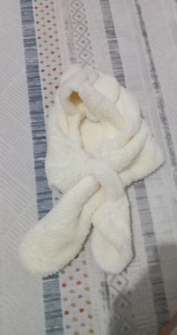 Beyaz Bebek Kapüşonlu Yumuşak Polar Şapka - Görsel 3