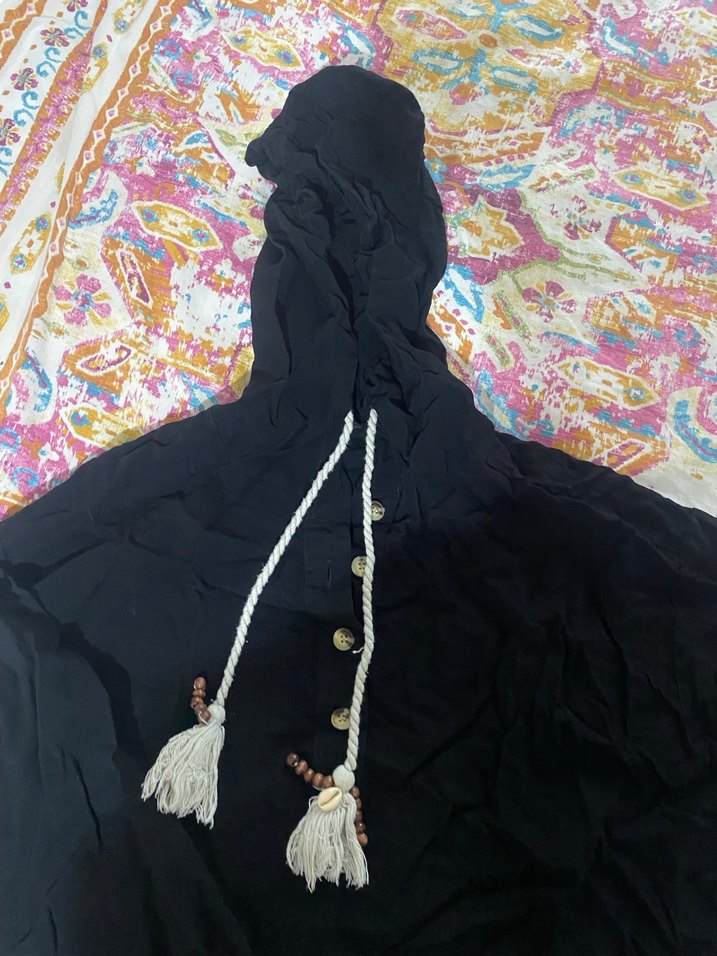 Püsküllü Siyah Kapüşonlu Bluz - Görsel 2