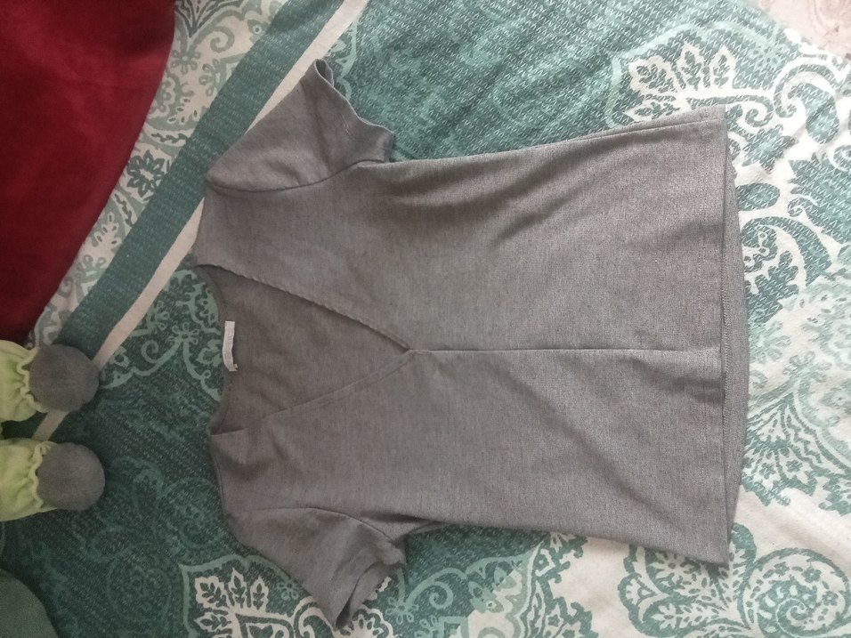 Gri V Yaka Kadın tişört - Görsel 3