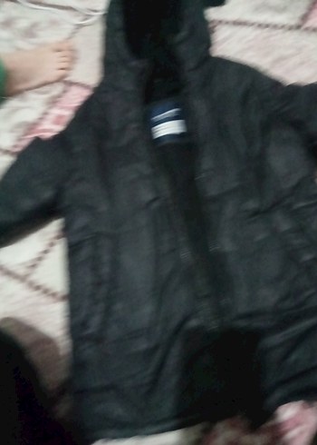 Siyah Kapüşonlu erkek çocuk Kışlık Mont - Görsel 4