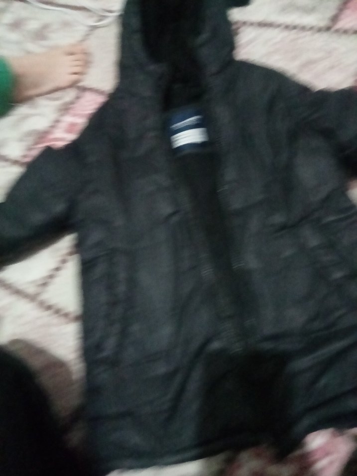 Siyah Kapüşonlu erkek çocuk Kışlık Mont - Görsel 4