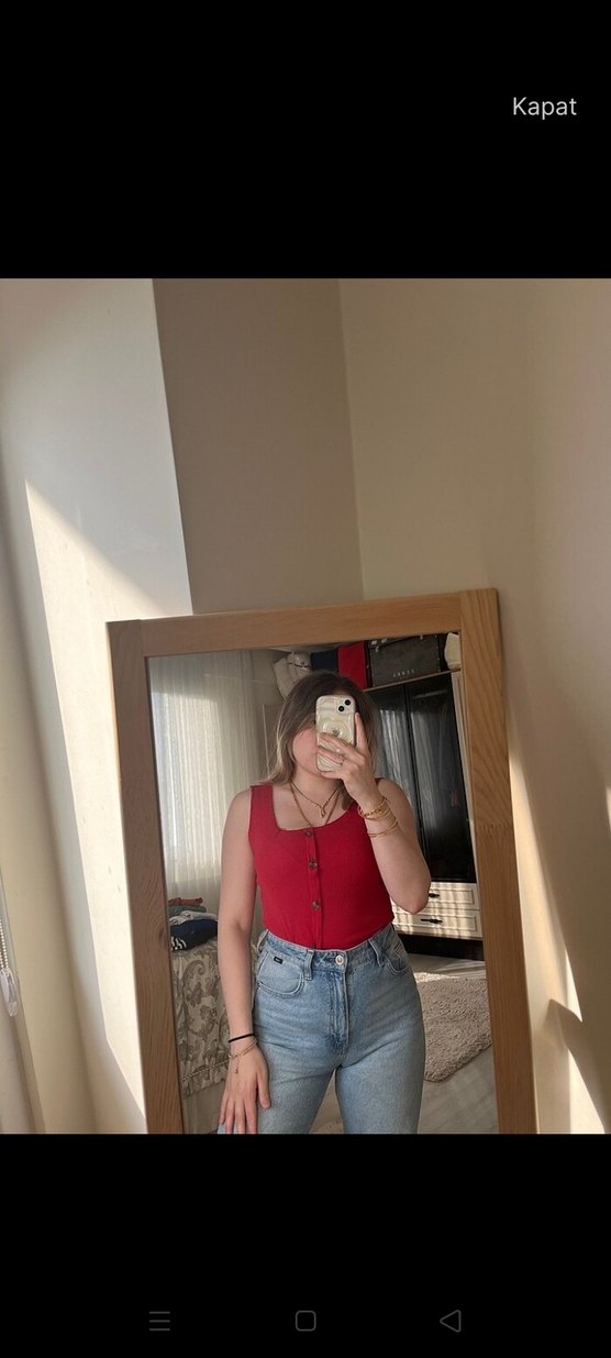 Düğmeli Kırmızı V Yaka Kadın Atlet - Görsel 2