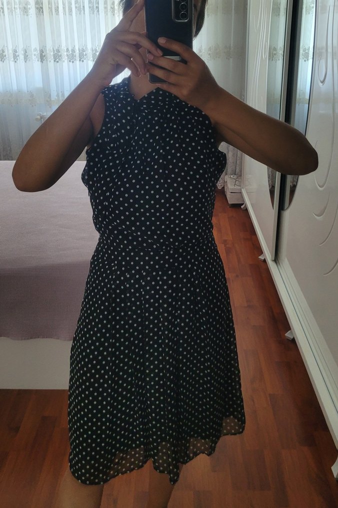 Puantiye Desenli Siyah Midi Elbise - Görsel 4