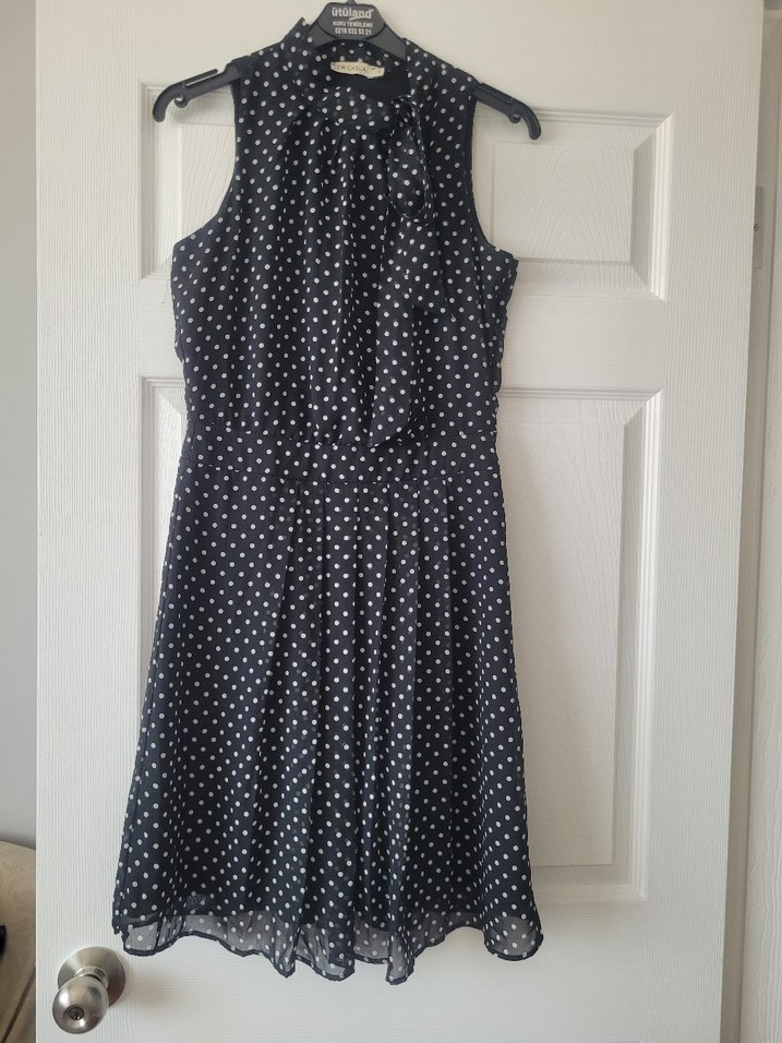 Puantiye Desenli Siyah Midi Elbise - Görsel 5