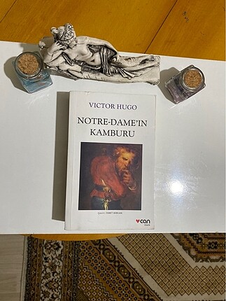 Victor Hugo- Notre-Dame'ın Kamburu ve Montaigne Denemeler Kitapl