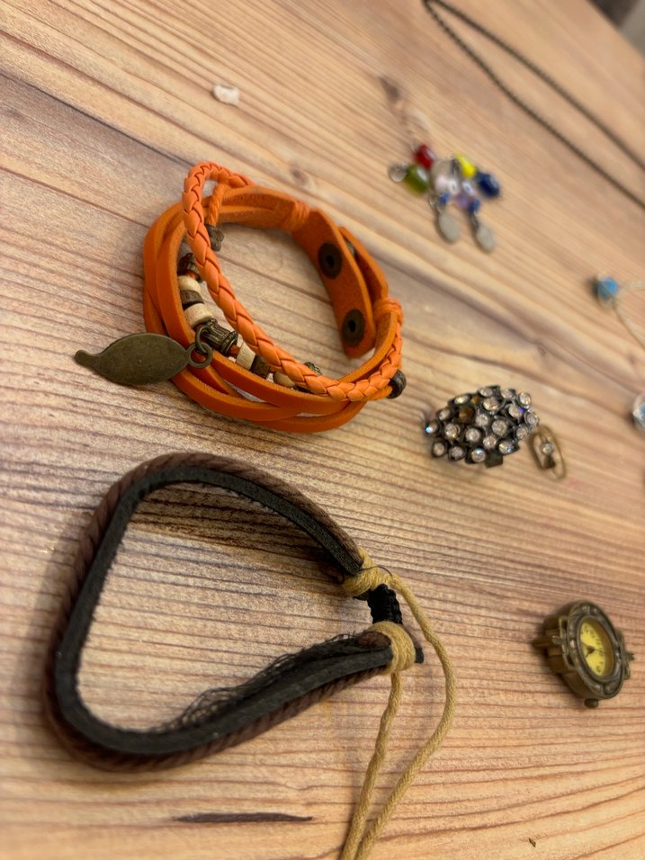 Bluz hırka bileklikler ruj kot ceket mont - Görsel 4