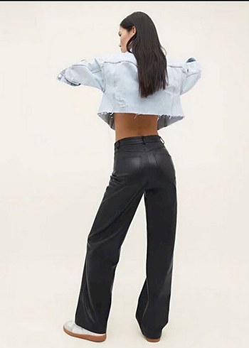 Stradivarius Siyah Deri Kadın Pantolon - Görsel 3