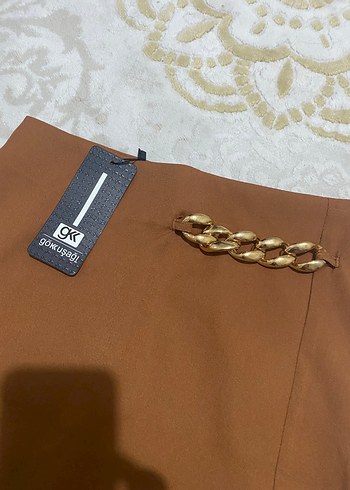 Diğer Zincir Detaylı Kahverengi Mini Etek