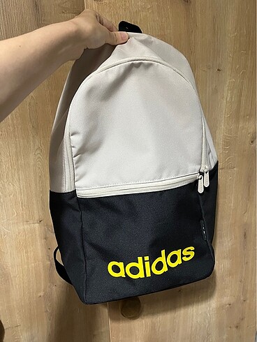 Orjinal Adidas sırt çantası