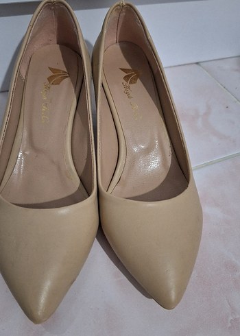 Bej Minimalist Stiletto Kadın Ayakkabı