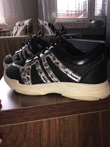 31 Beden Siyah kız çocuk sneaker ayakkabı