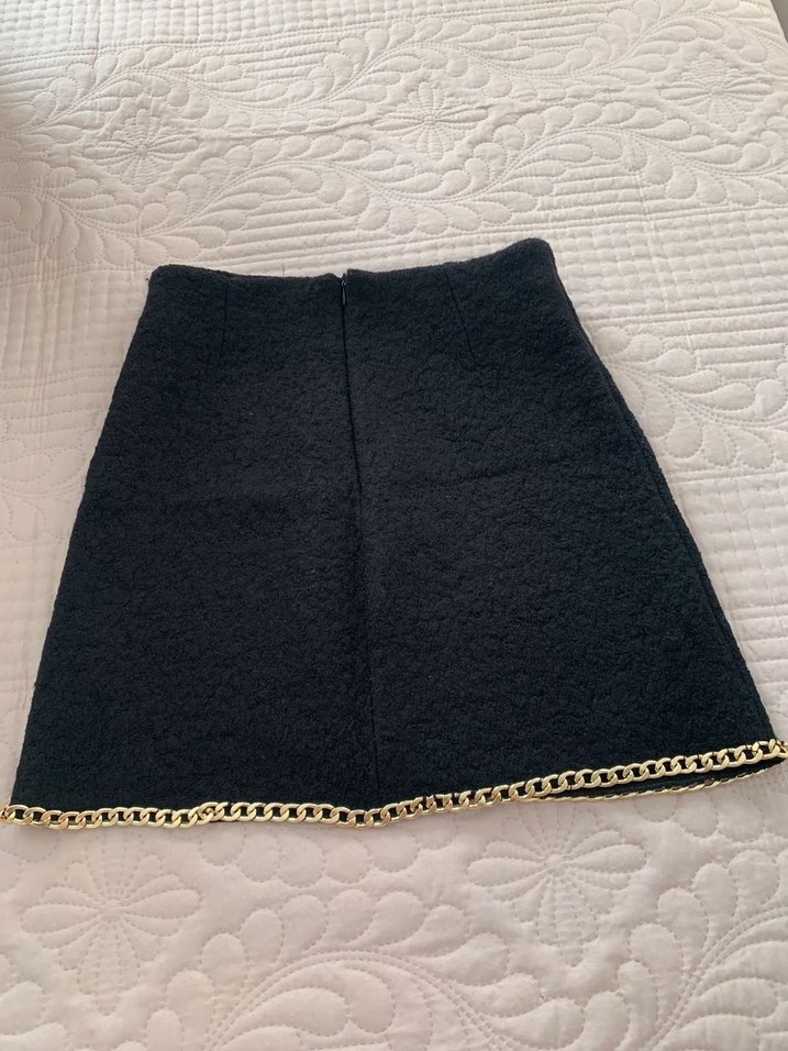 Zincir Detaylı Siyah Süet Mini Etek - Görsel 2
