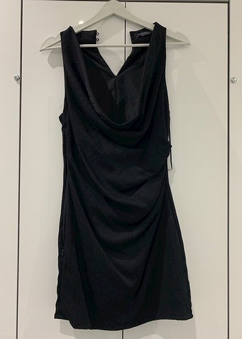 Siyah Saten Drapeli V Yaka Kolsuz Midi Elbise - Görsel 2