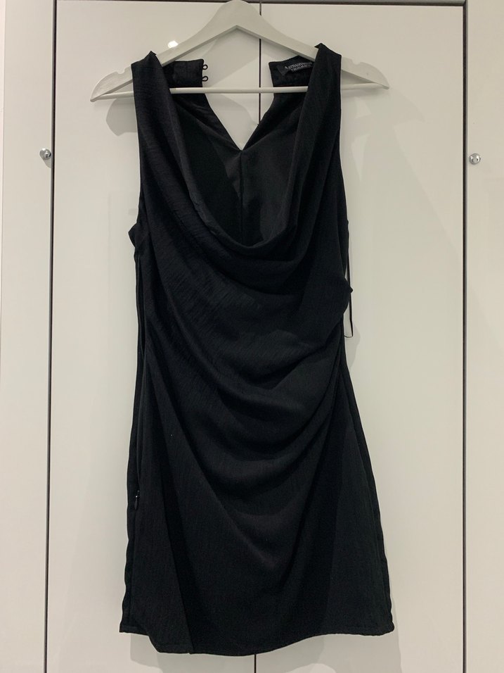 Siyah Saten Drapeli V Yaka Kolsuz Midi Elbise - Görsel 2