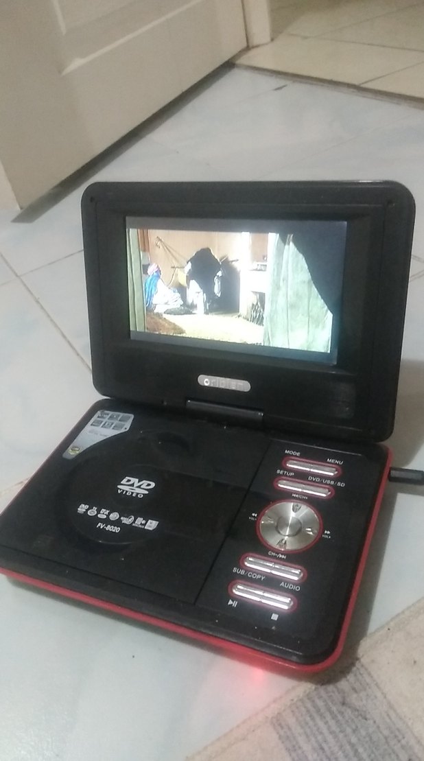 Kırmızı Taşınabilir DVD Oynatıcı - Görsel 2