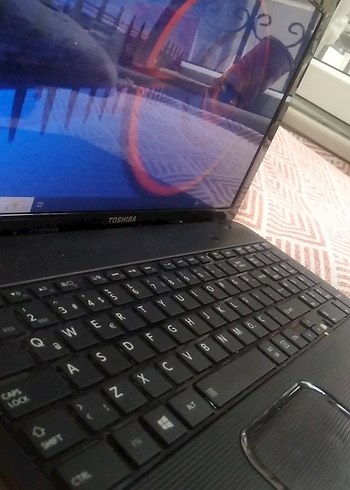 Lacivert Toshiba Dizüstü Bilgisayar - Görsel 3