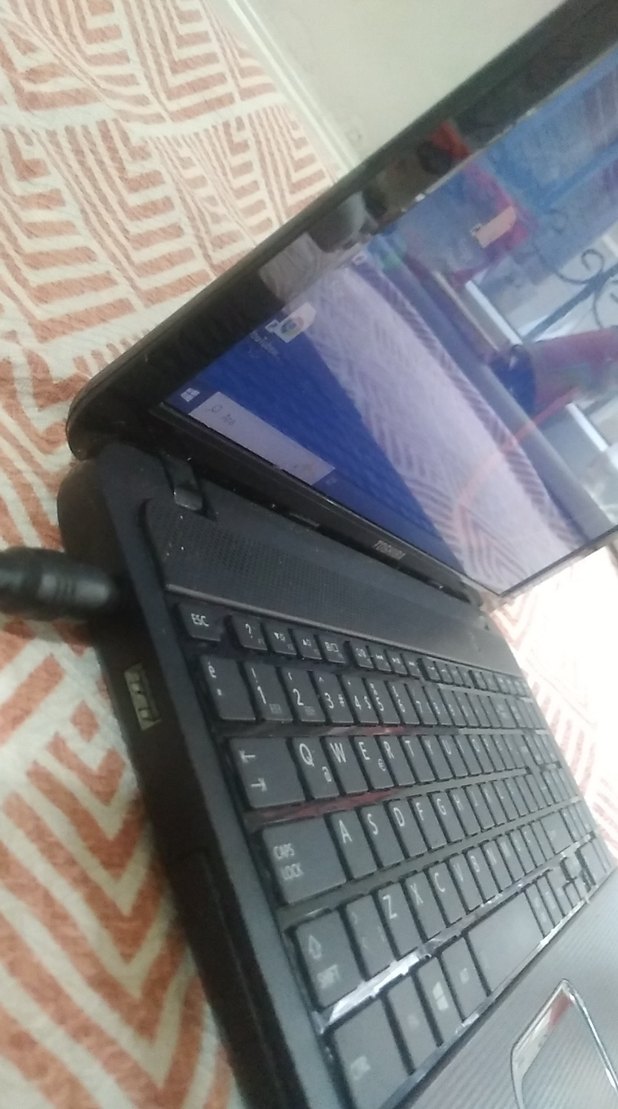 Lacivert Toshiba Dizüstü Bilgisayar - Görsel 5