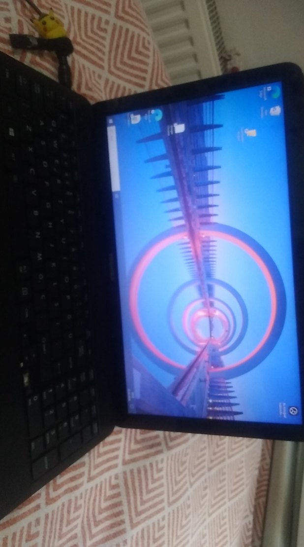 Lacivert Toshiba Dizüstü Bilgisayar - Görsel 2