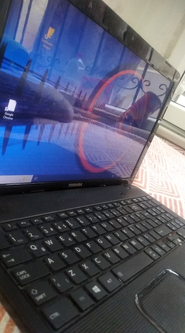 Lacivert Toshiba Dizüstü Bilgisayar - Görsel 4