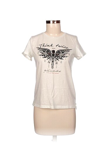 Bershka T-shirt %70 İndirimli.