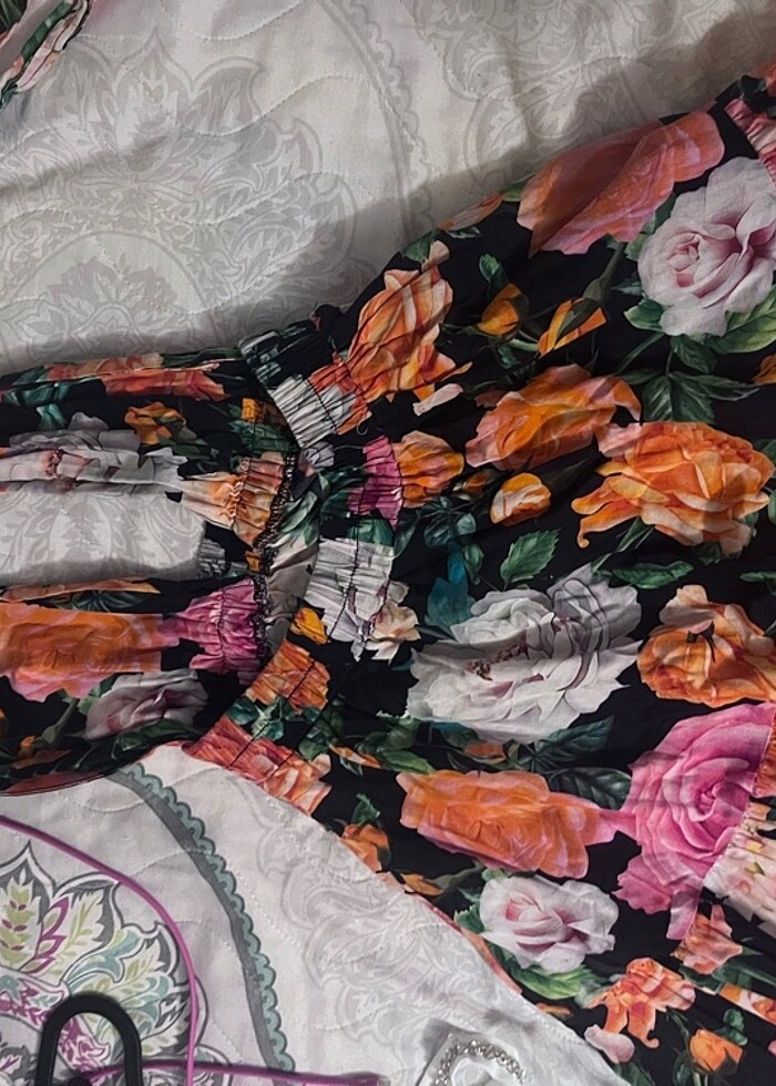 ÇİÇEKLİ DEKOLTELİ ELBİSE - Görsel 4