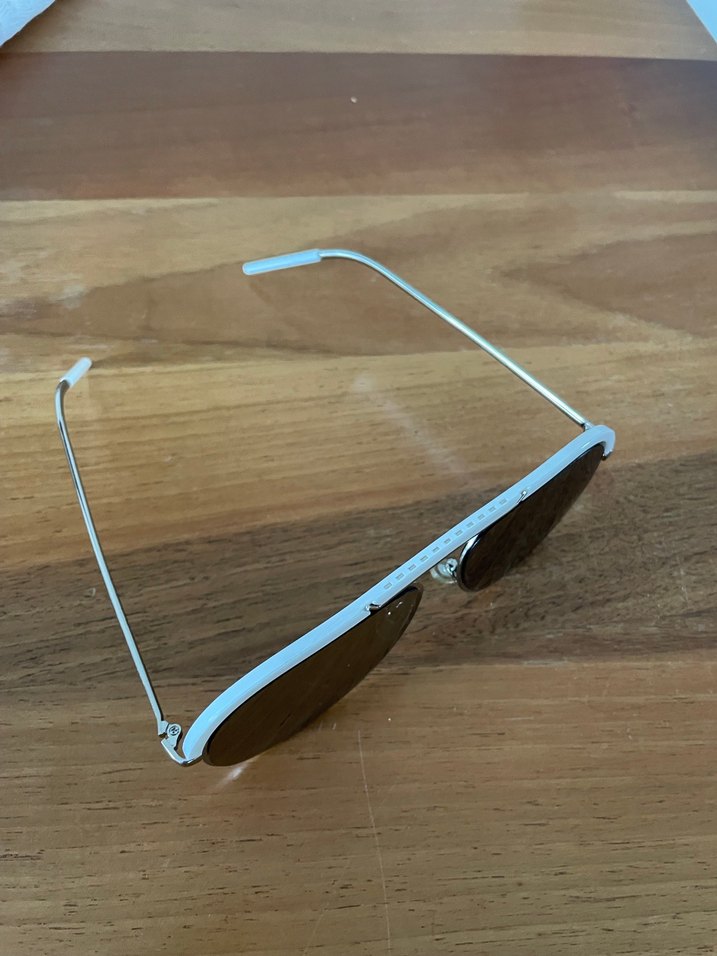 Şeffaf Bej Minimalist Kadın Güneş Gözlüğü - Görsel 2