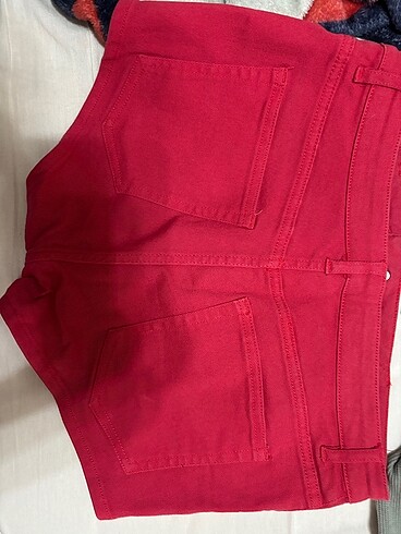 l Beden hm short ikisi birlikte satiliktir