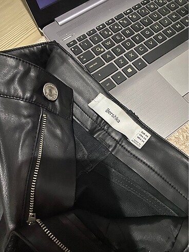 xs Beden bershka deri pantolon