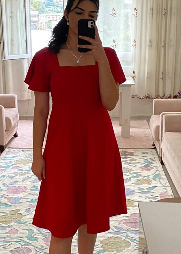 Temiz Kırmızı elbise - Görsel 2