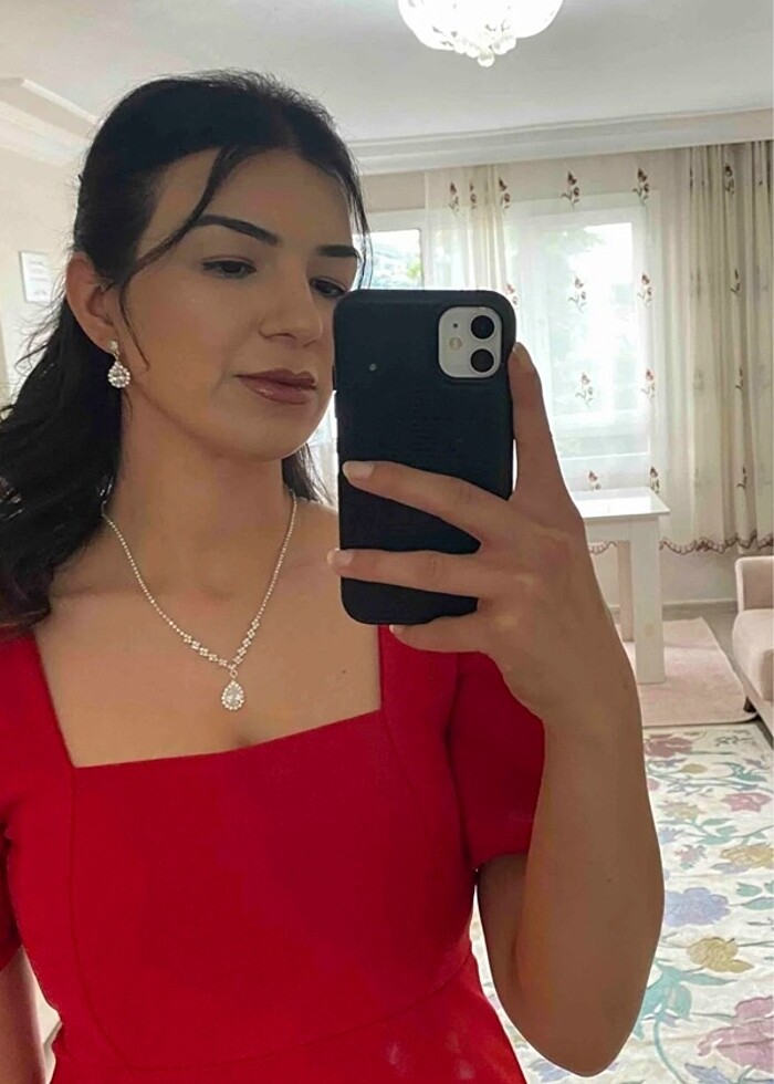 Temiz Kırmızı elbise - Görsel 3