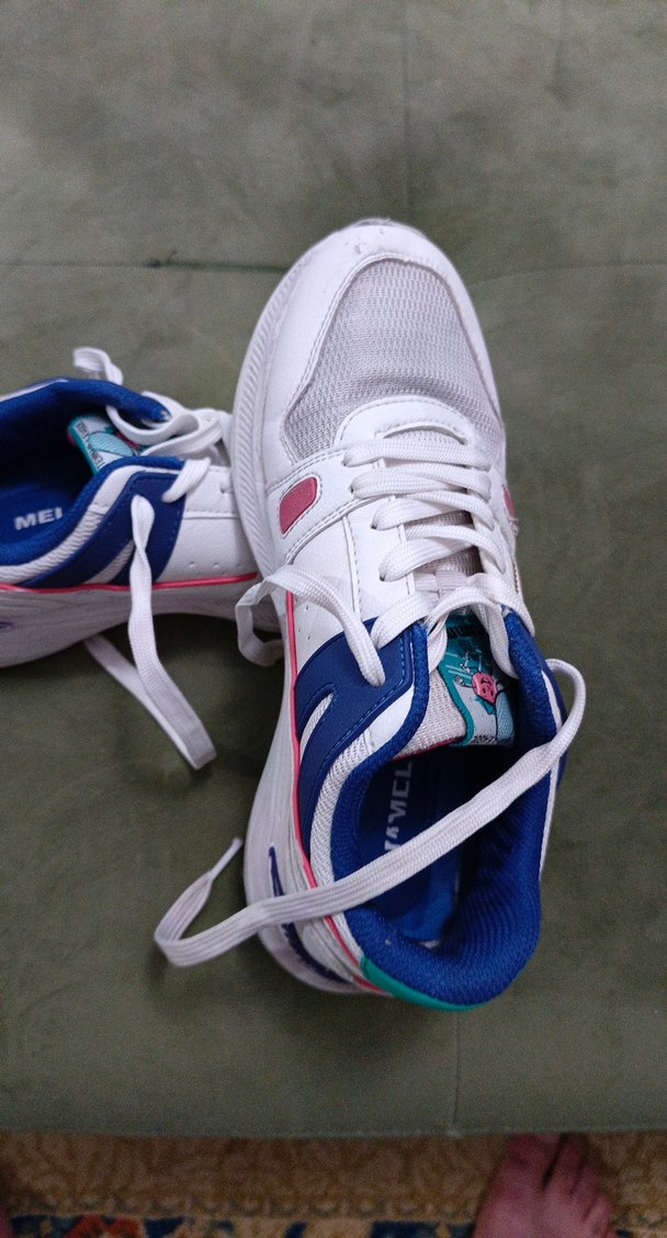 Beyaz Renkli Hummel Spor Ayakkabı biraz giyildi - Görsel 4