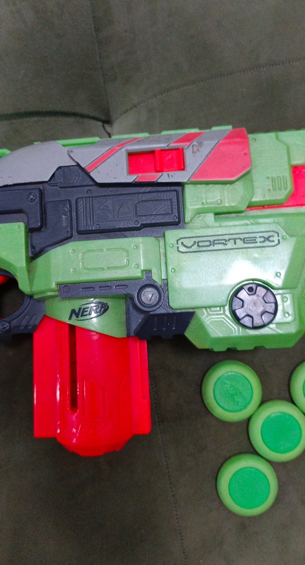 Renkli Yeşil Oyuncak Tüfek ve Mermiler 8 tane mermisi var - Görsel 5