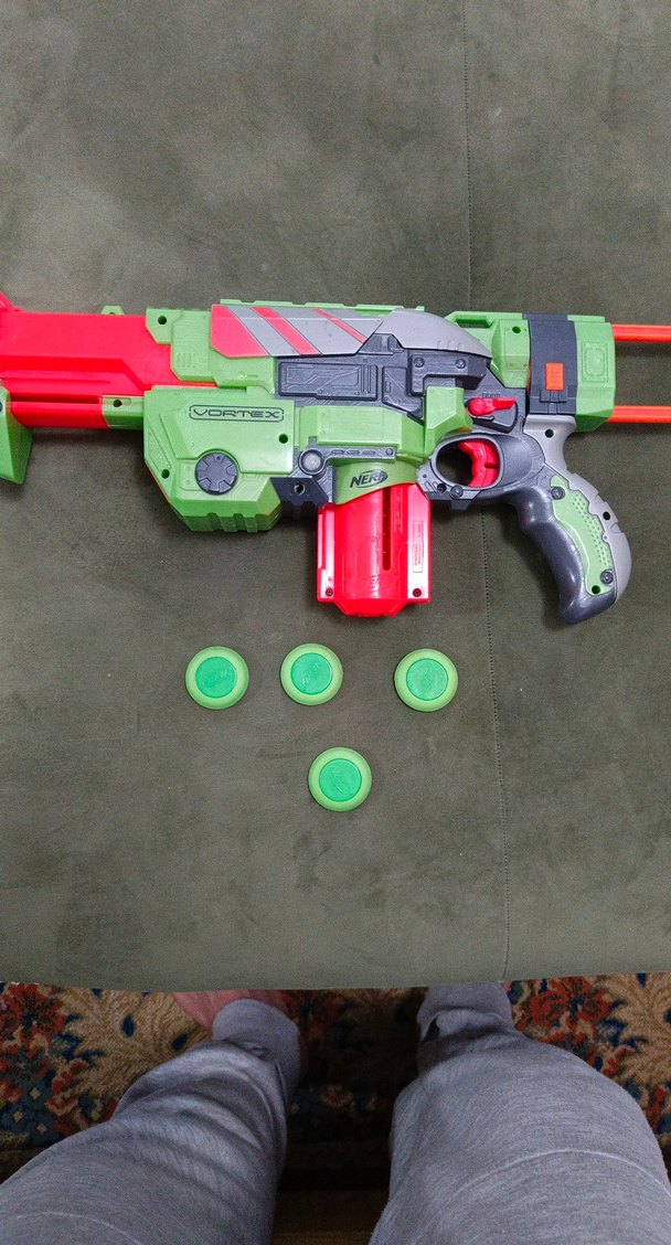 Renkli Yeşil Oyuncak Tüfek ve Mermiler 8 tane mermisi var - Görsel 4