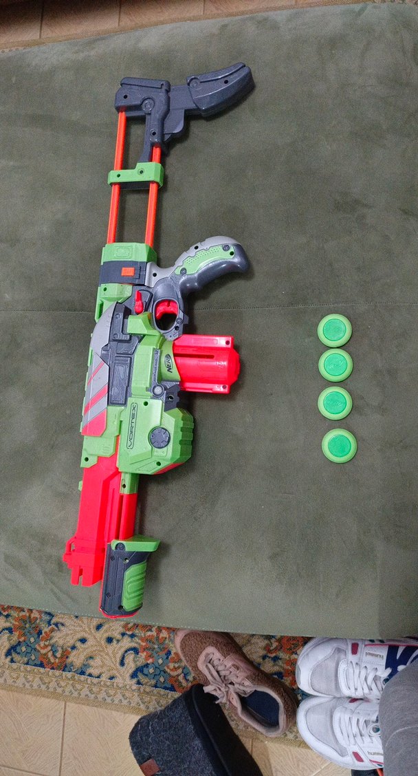 Renkli Yeşil Oyuncak Tüfek ve Mermiler 8 tane mermisi var - Görsel 3