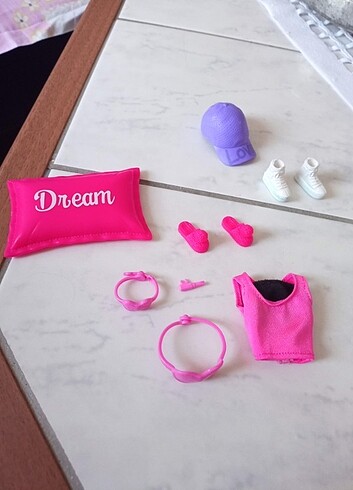 Barbie uyku seti aksesuarları 