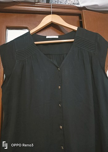 Zara #POULMARK Siyah V Yaka Düğmeli Kolsuz Bluz
