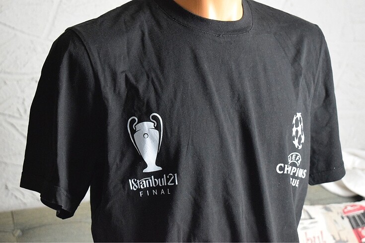 l/xl Beden siyah Renk Özel Seri Champions League Tişört ?