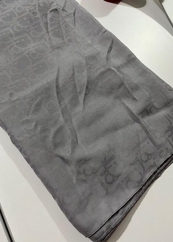 Gri Kadın  Şal - Görsel 2