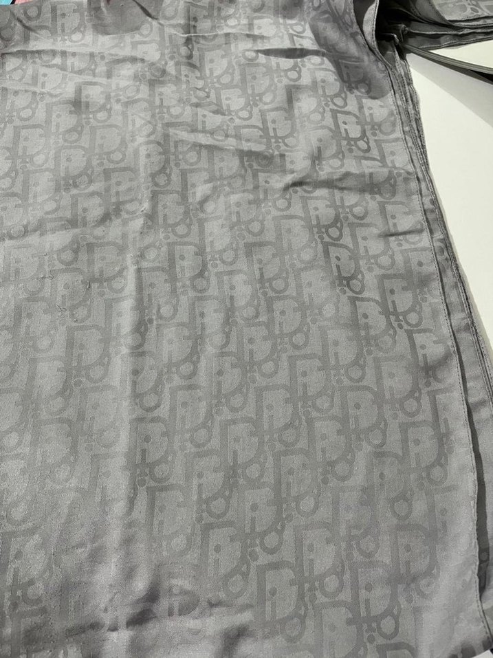 Gri Kadın  Şal - Görsel 4