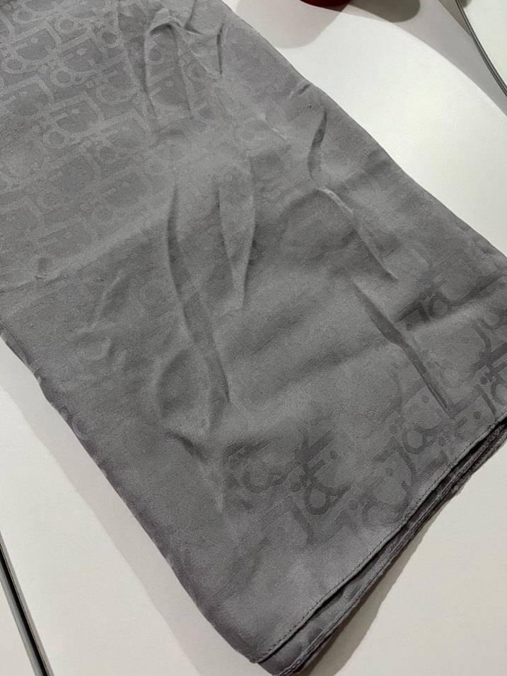 Gri Kadın  Şal - Görsel 2