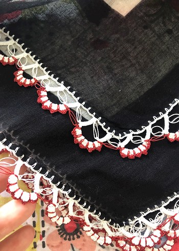 Beden Dantel Detaylı Çok Renkli Kadın Başörtüsü