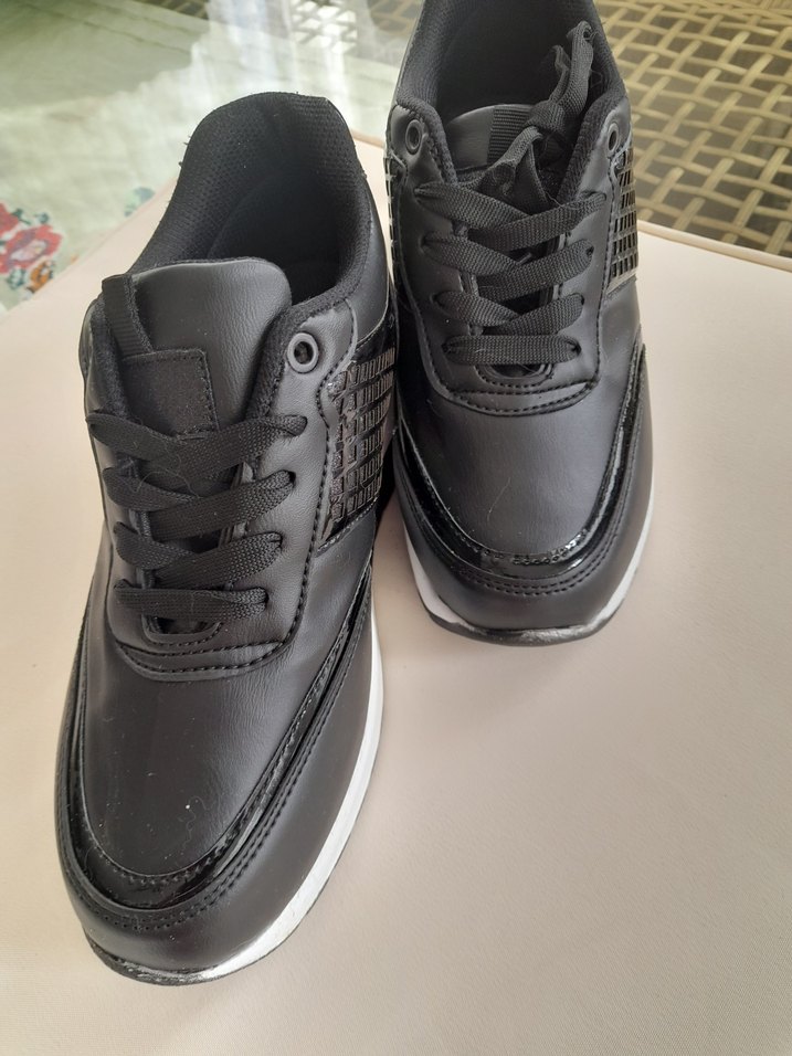 Yılan Desenli Siyah Dolgu Topuklu Spor Ayakkabı - Görsel 2